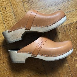 Tan/brown Swedish hasbeens wooden clogs
